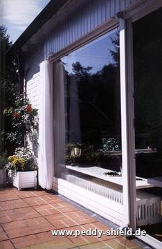 Toldo para sombrear uma janela - aparcado - laterlamente mvel