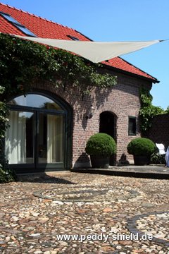 Toldo de sol triangular 360x360x360 cm - unicolor cinzento claro - Galeria de fotos