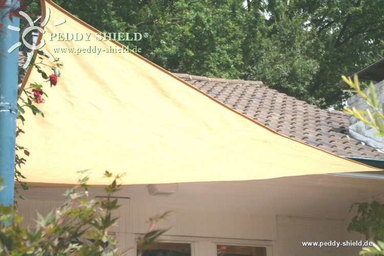 Toldo triangular 5x5x5 m - tecido sombreador aberto - cor de trigo