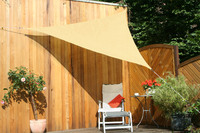 Toldo triangular 3x3x3 m - tecido sombreador aberto - cor de trigo